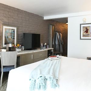 Zimmer mit Kingsize-Bett